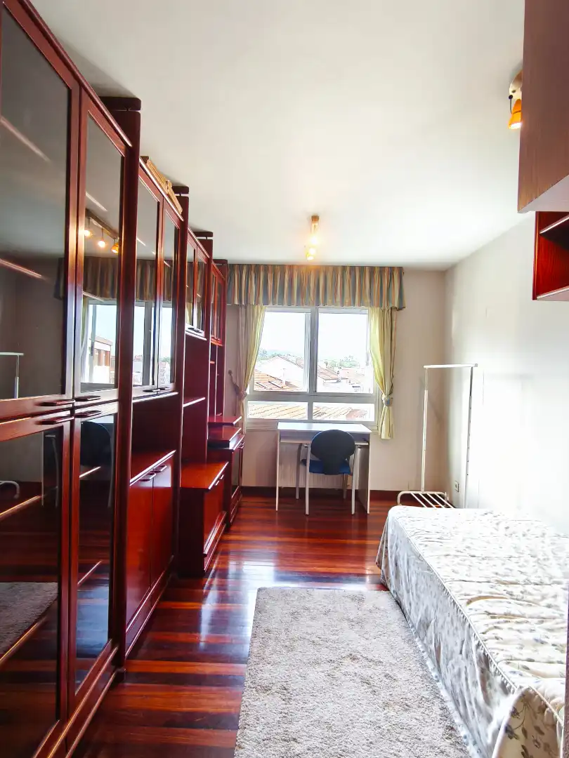 Bedroom of Flat for rent in Santiago de Compostela   with Heating and Furnished