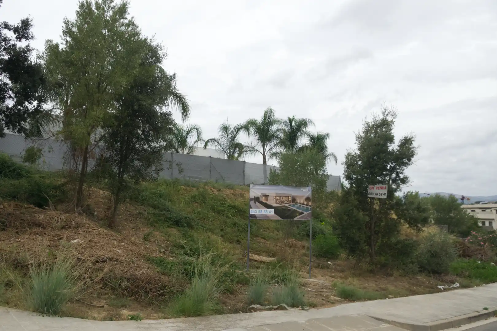 Terreny residencial en venda a Camí Antic de Rubí