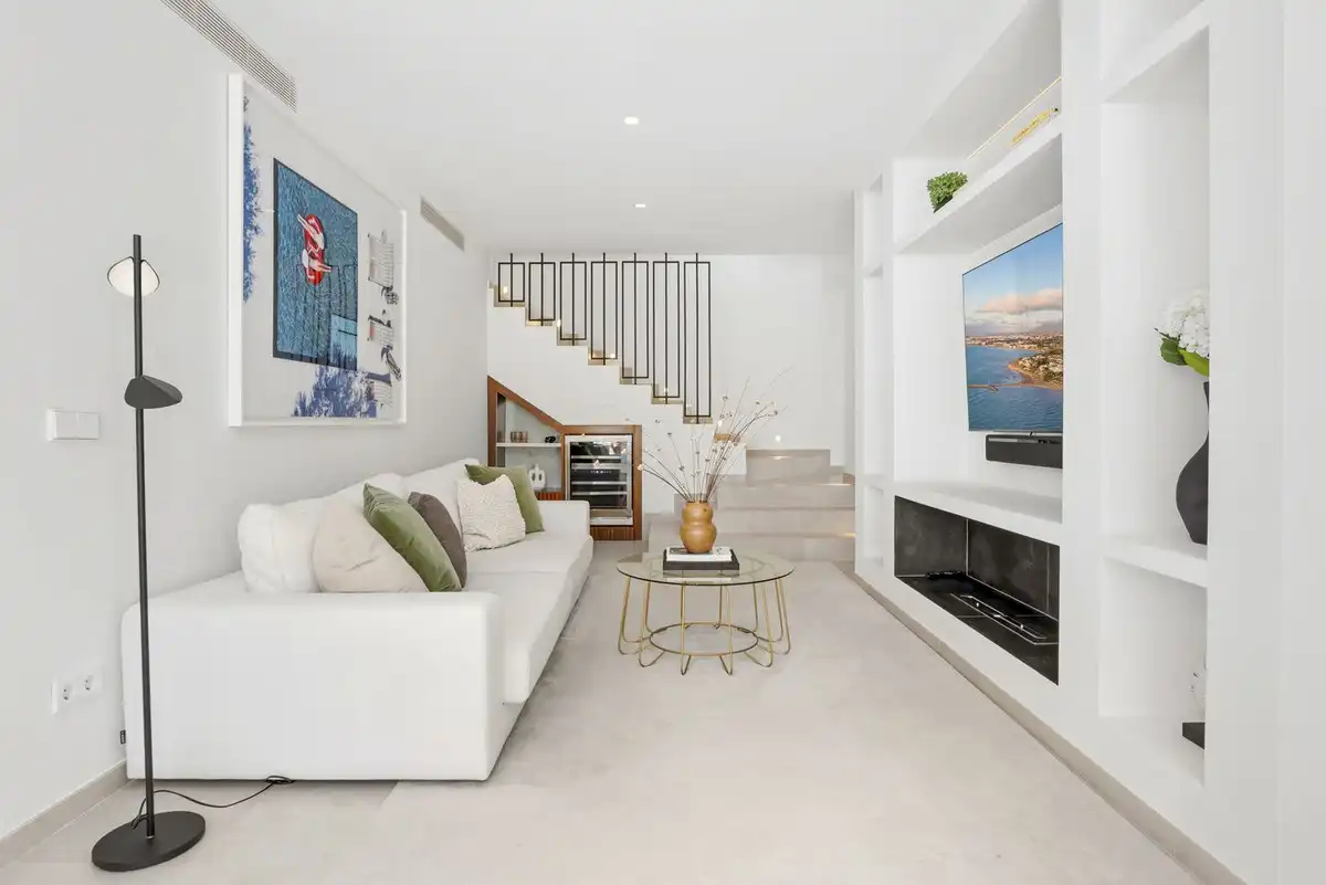 Living room of Houses for sale in Nueva Andalucía