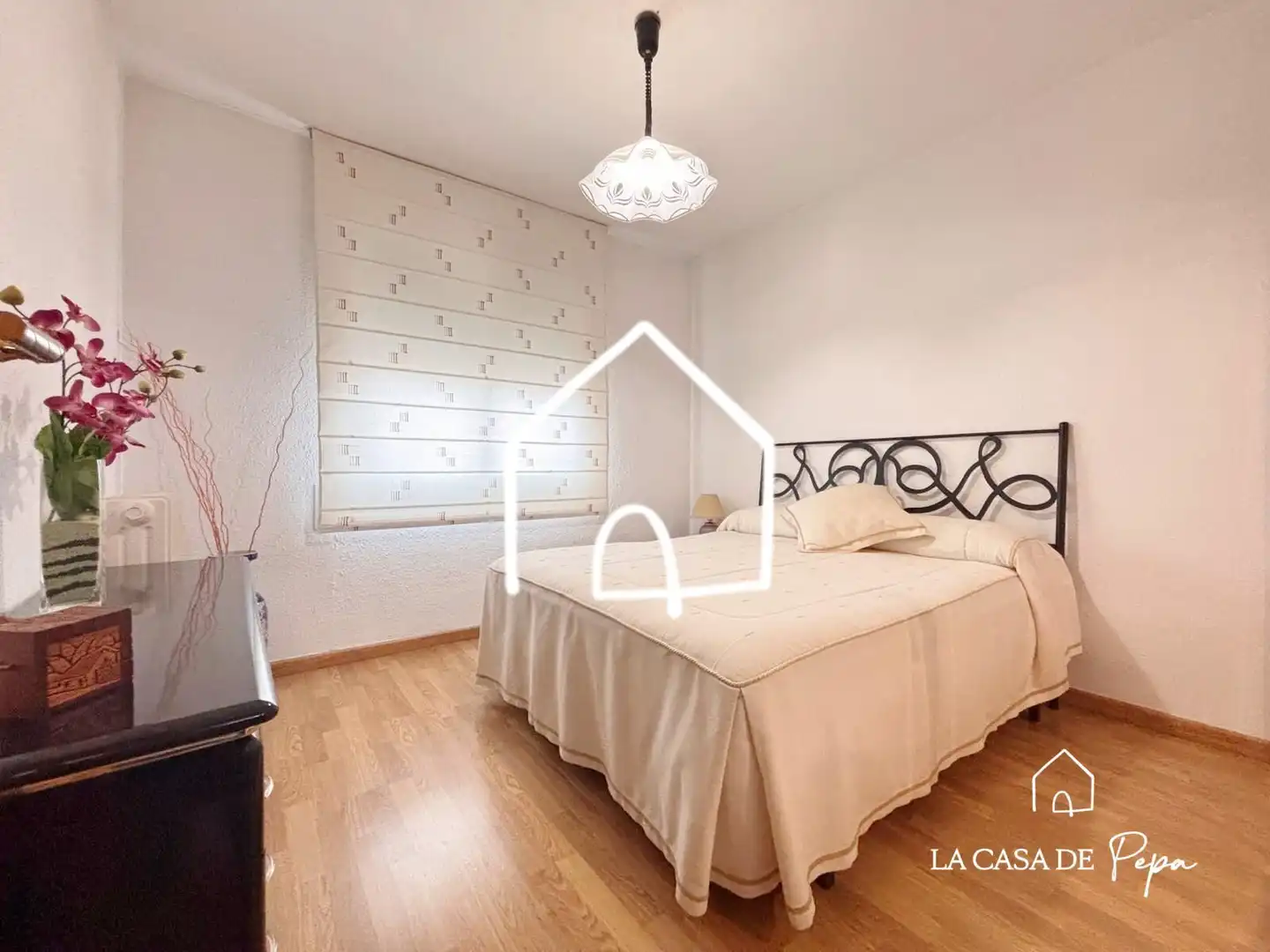 Habitación de Casa adosada en venta en Viladecans con Aire acondicionado, Calefacción y Jardín privado