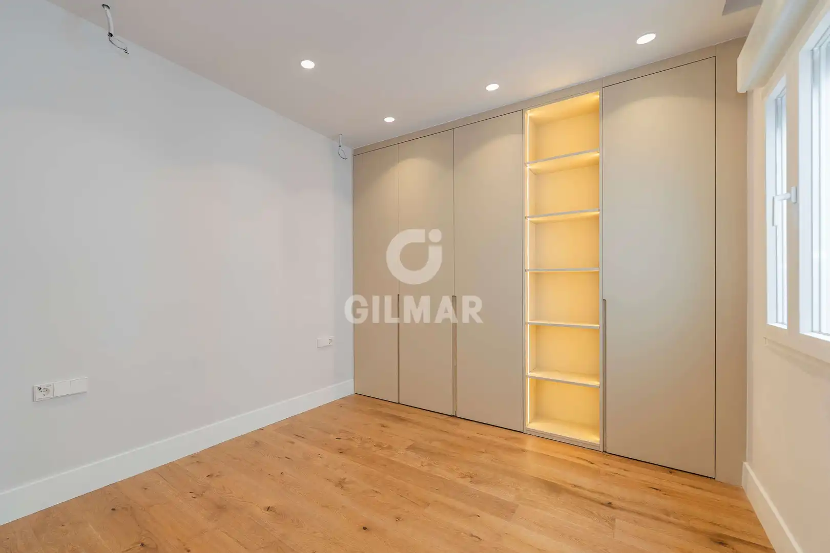 Habitación de Piso en venta en Madrid con Calefacción y Trastero