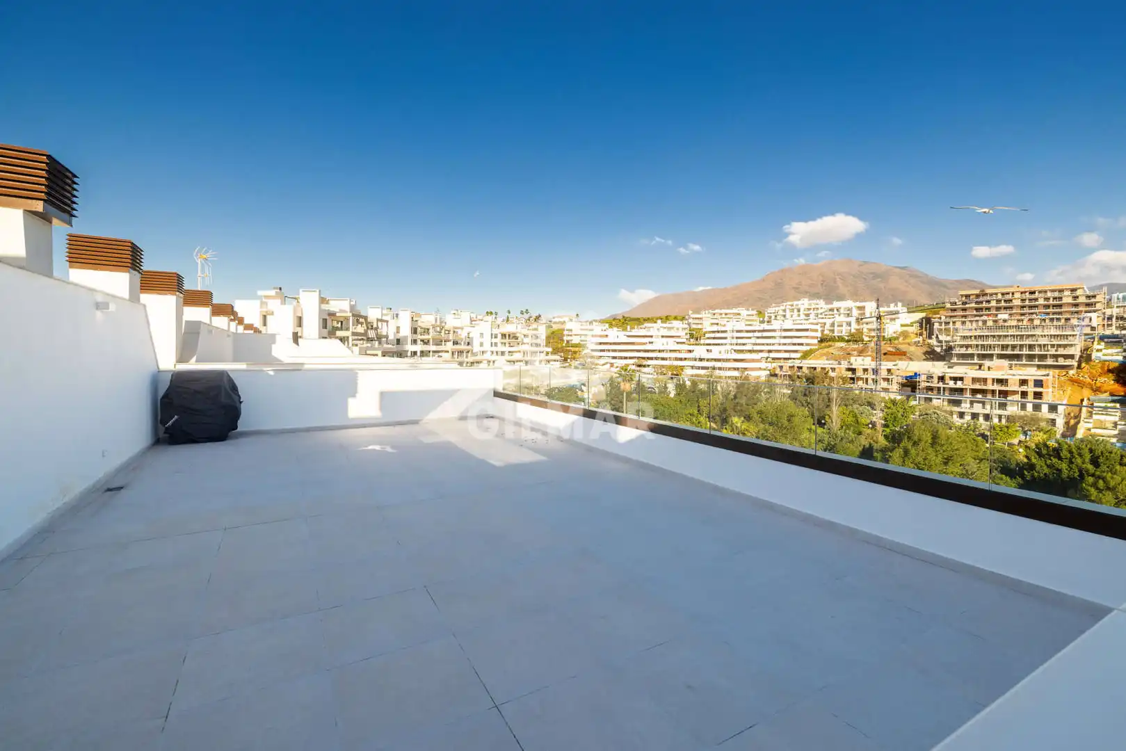Terraza de Ático en venta en Estepona con Calefacción, Trastero y Piscina