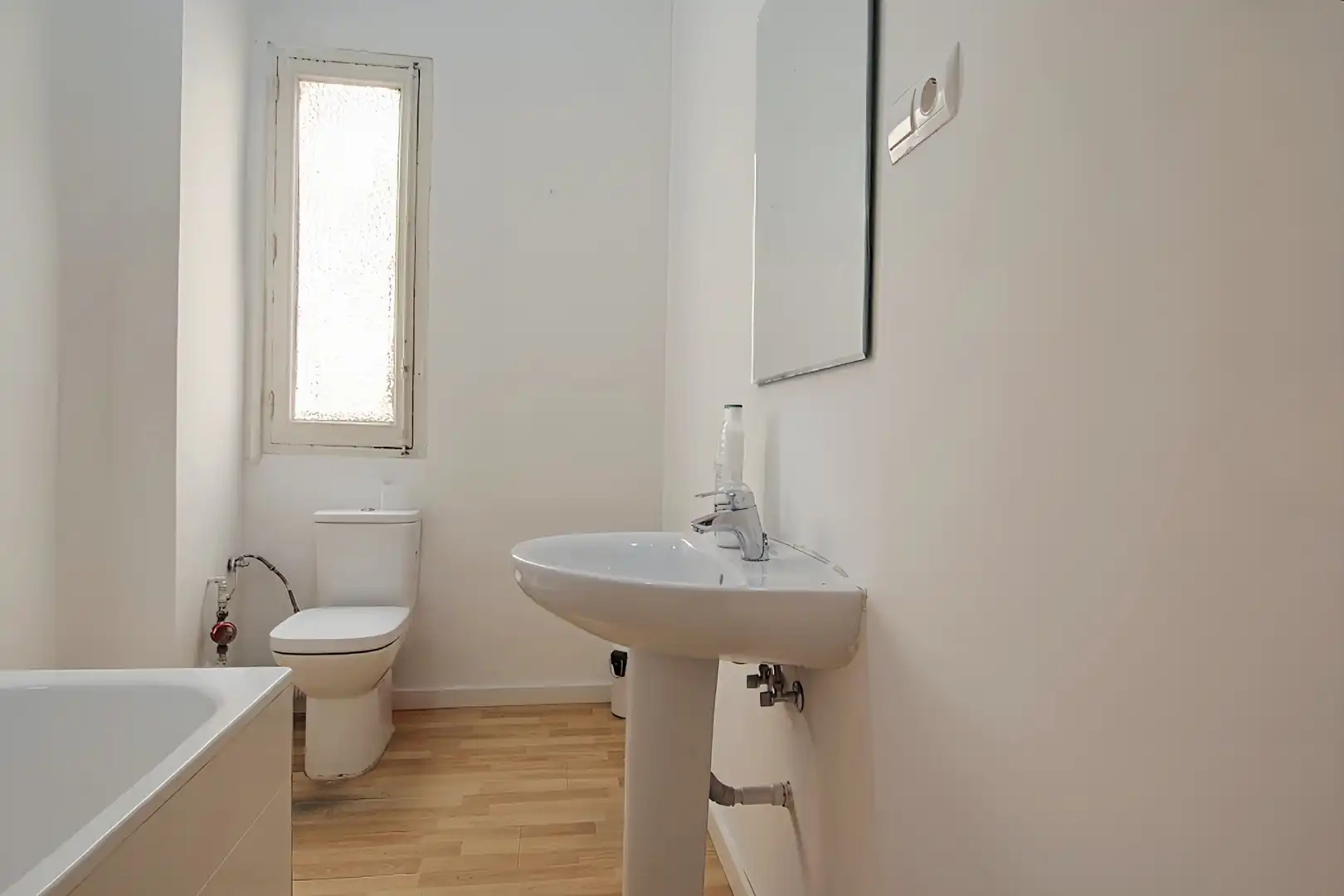 Badezimmer von Büro zur Miete in Madrid mit Heizung