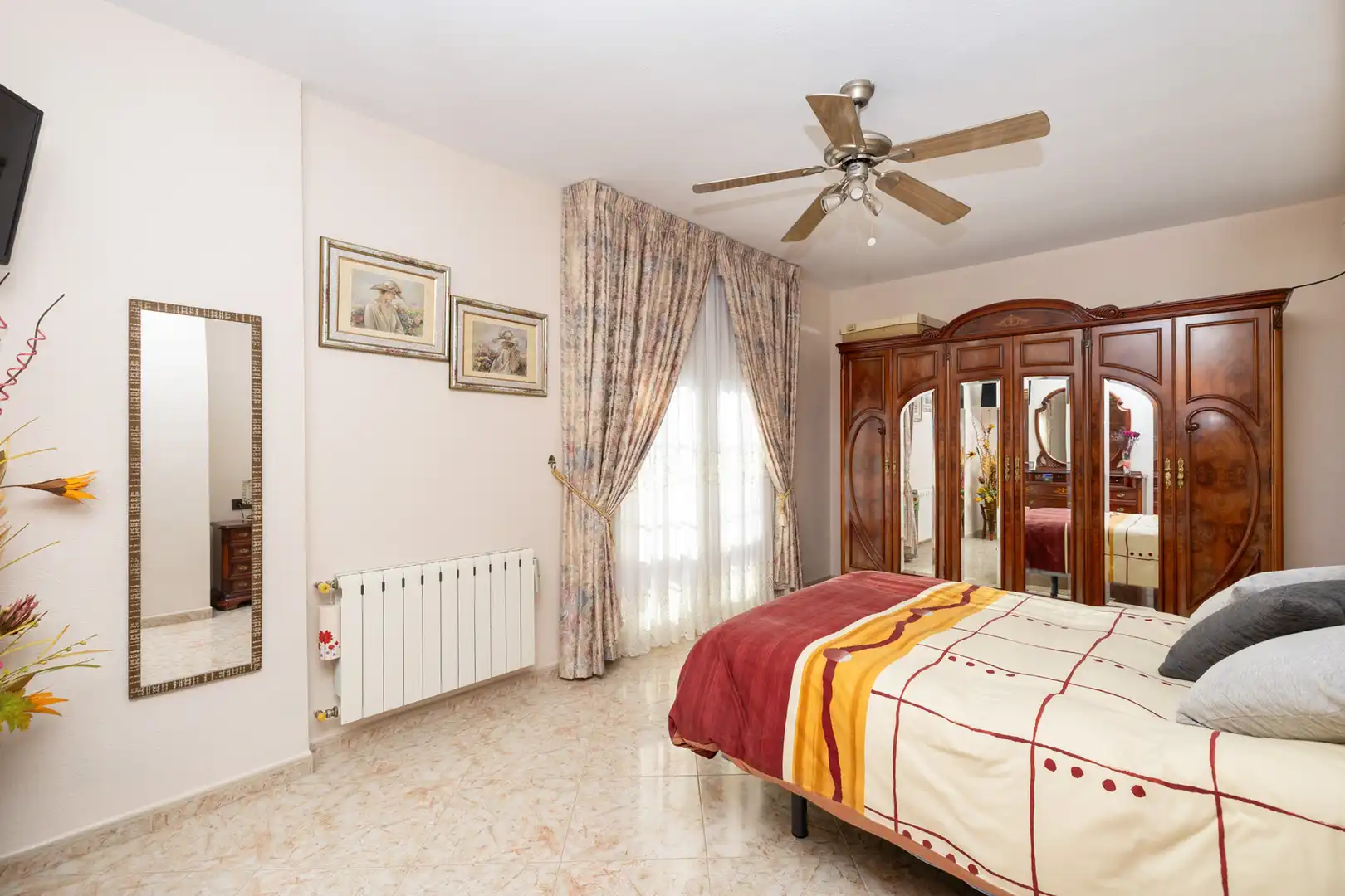 Dormitori de Casa o xalet en venda en Cúllar Vega amb Aire condicionat, Calefacció i Terrassa