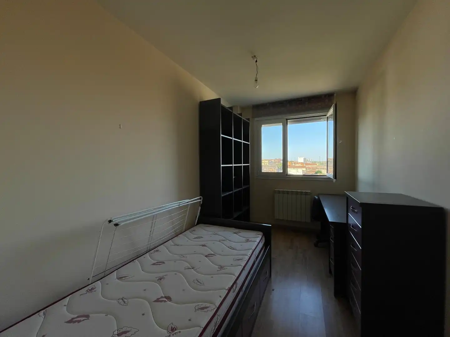 Schlafzimmer von Dachboden zur Miete in Venta de Baños mit Heizung, Parkett und Terrasse