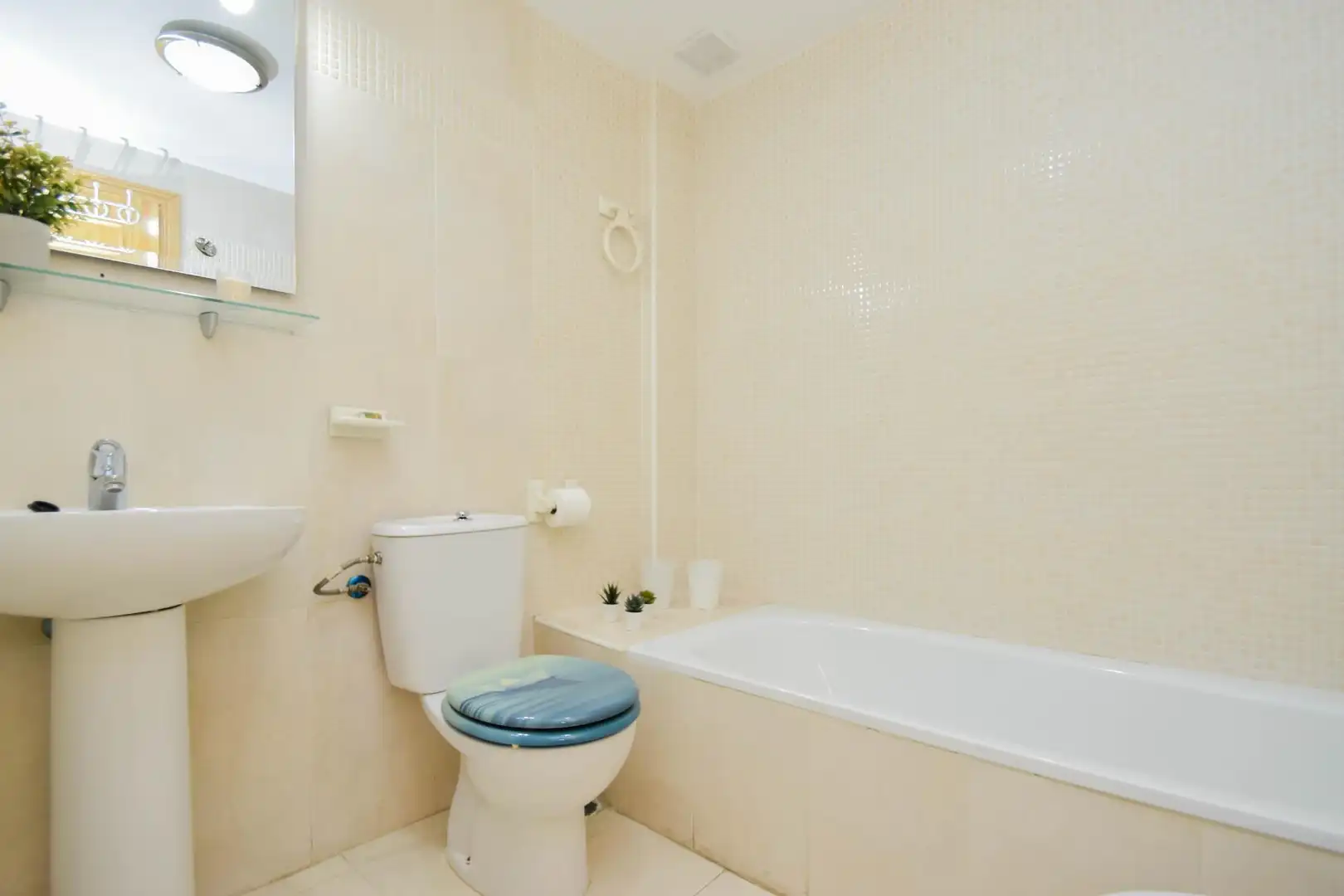Baño de Piso en venta en Atarfe con Aire acondicionado, Calefacción y Trastero