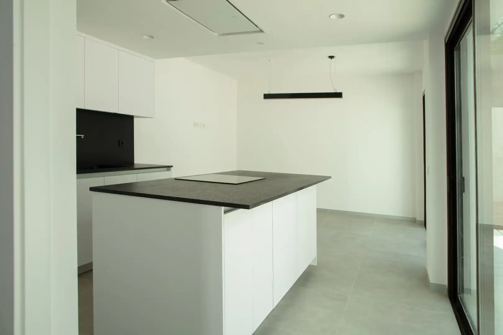 Cocina de Casa adosada de alquiler en Rocafort con Aire acondicionado, Calefacción y Jardín privado