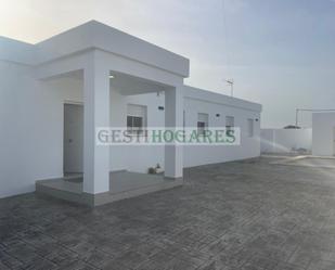 Exterior view of House or chalet for sale in Chiclana de la Frontera