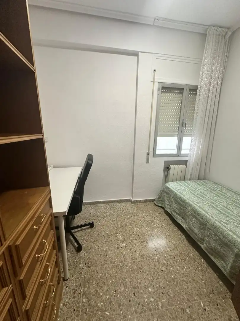 Dormitori de Pis de lloguer en Cuenca amb Calefacció, Terrassa i Moblat