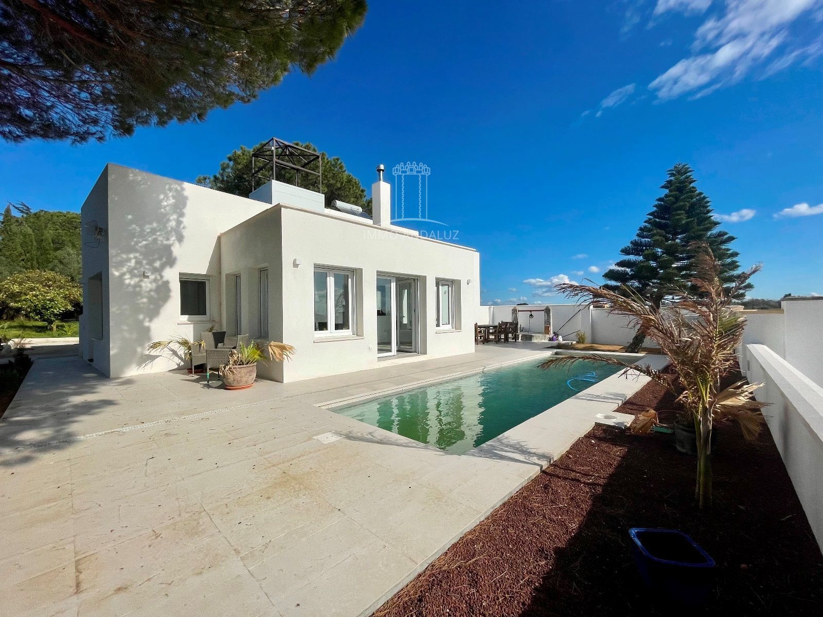 Exterior view of House or chalet for sale in Chiclana de la Frontera  with Heating and Swimming Pool