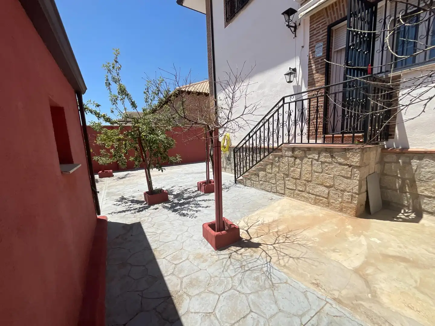 Terrasse von Einfamilien-Reihenhaus zum Verkauf in Villaluenga de la Sagra mit Klimaanlage und Heizung