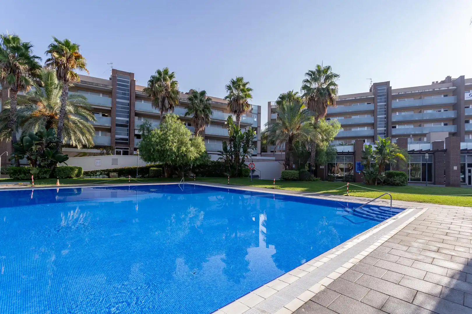 Piscina de Ático en venta en Salou con Aire acondicionado, Calefacción y Jardín privado