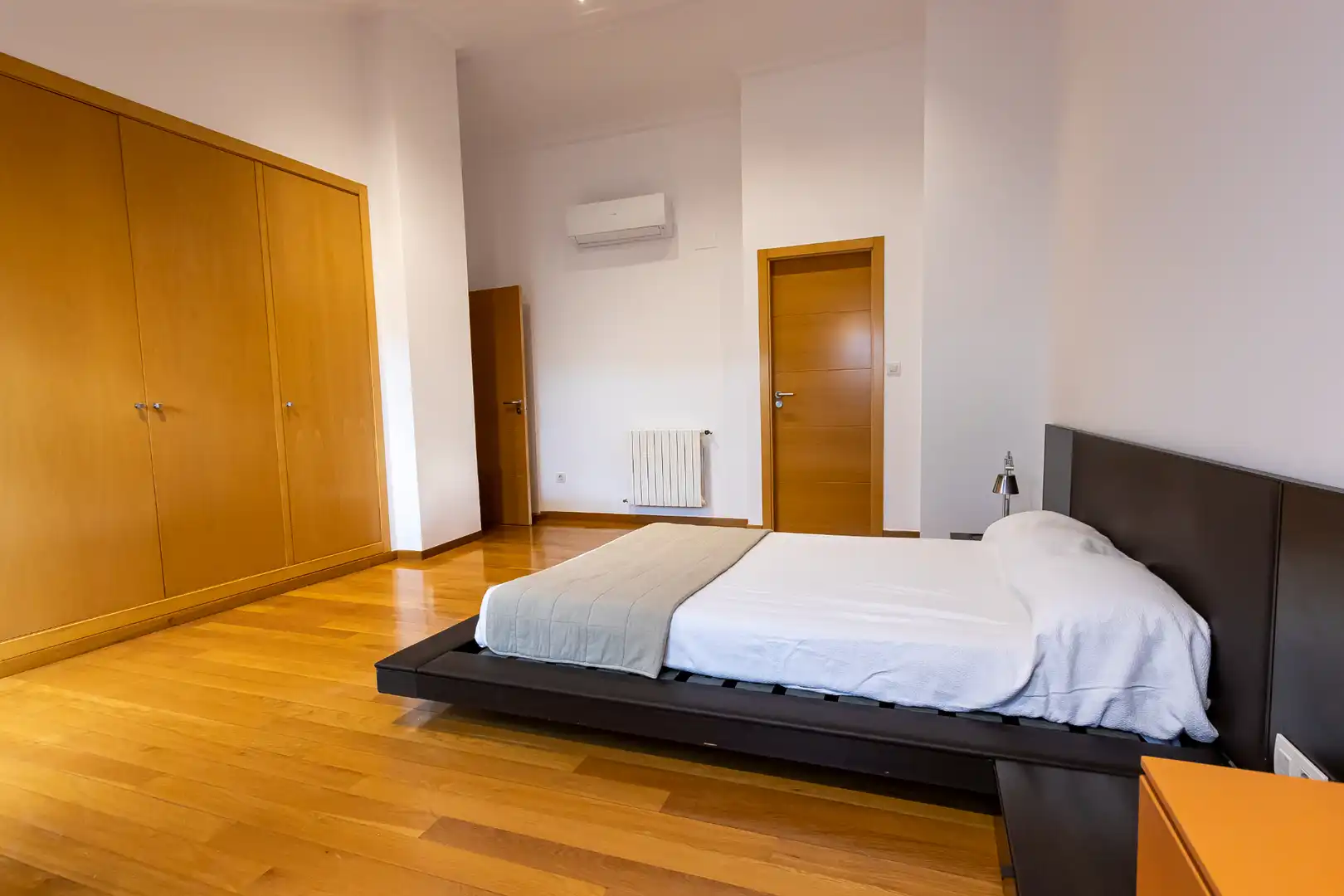 Dormitori de Dúplex de lloguer en Ourense Capital  amb Aire condicionat, Calefacció i Parquet