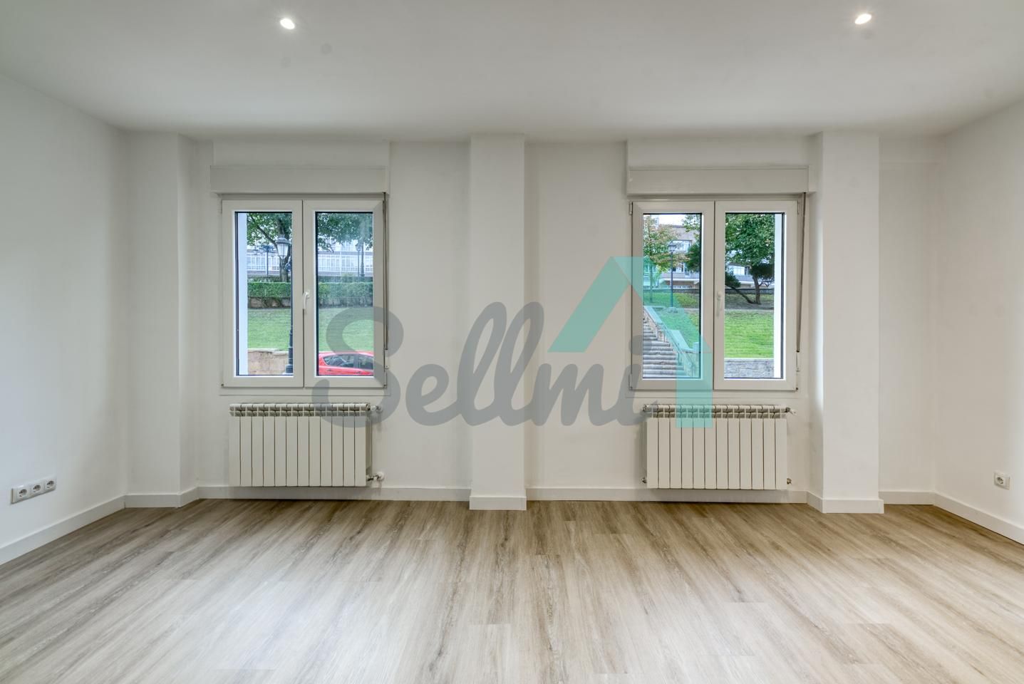 Dormitori de Pis en venda en Oviedo  amb Calefacció i Traster