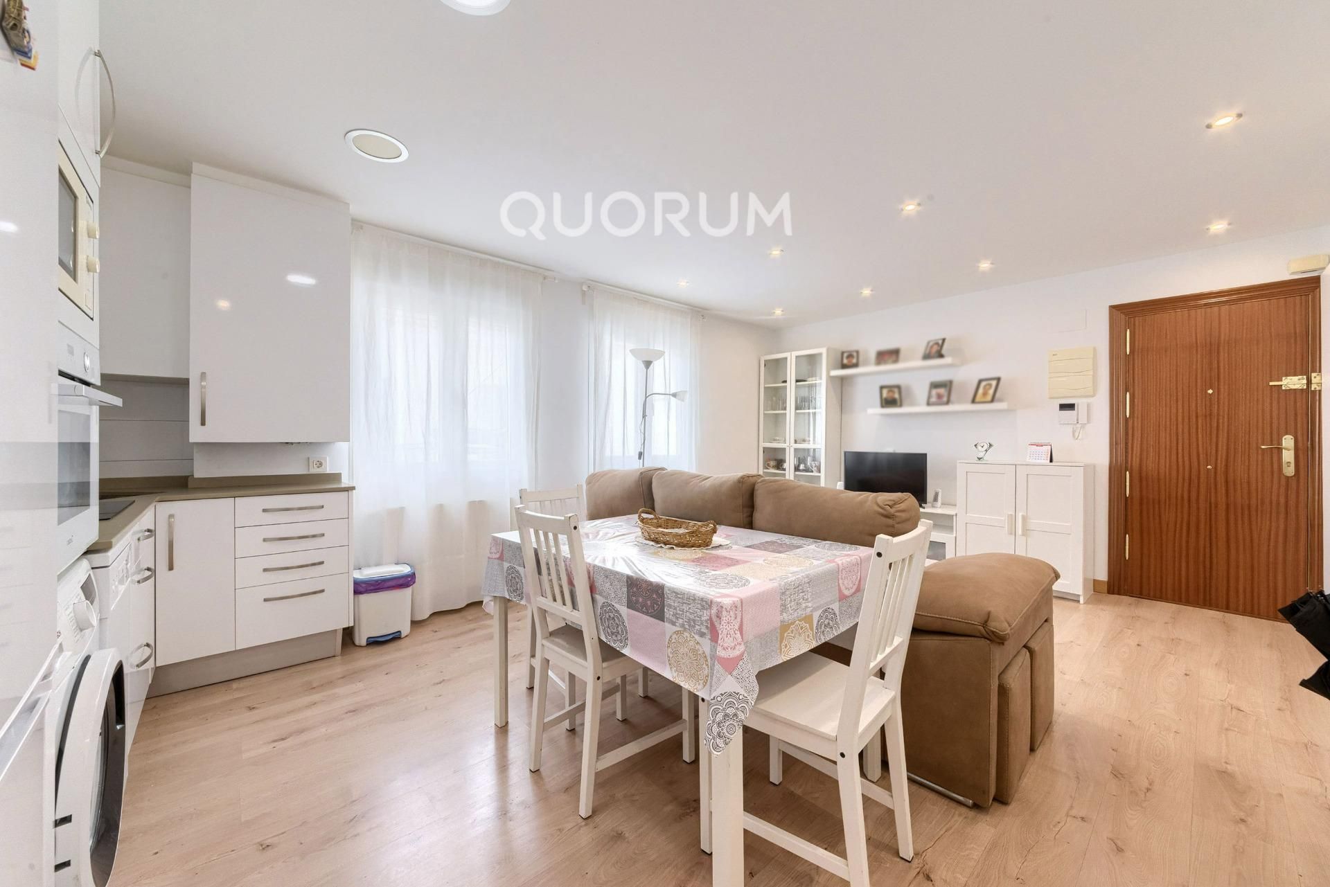 Sala d'estar de Pis en venda en Barakaldo  amb Calefacció i Moblat