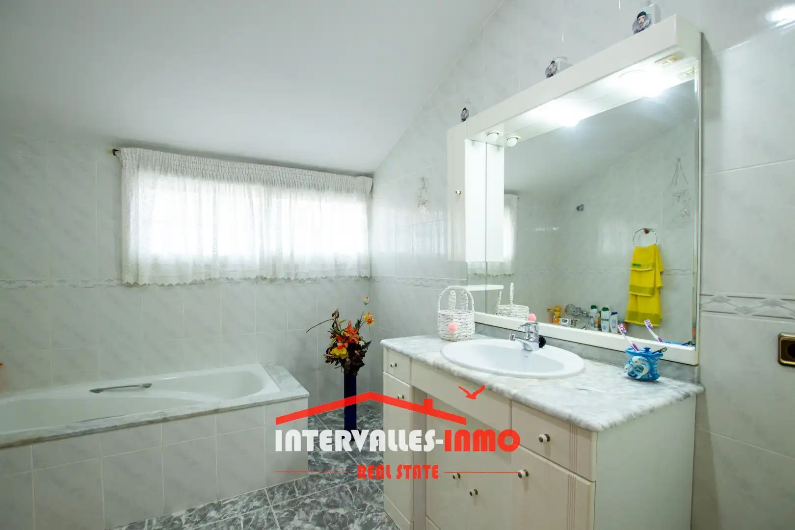 Bany de Casa o xalet en venda en Lliçà d'Amunt amb Aire condicionat, Calefacció i Jardí privat