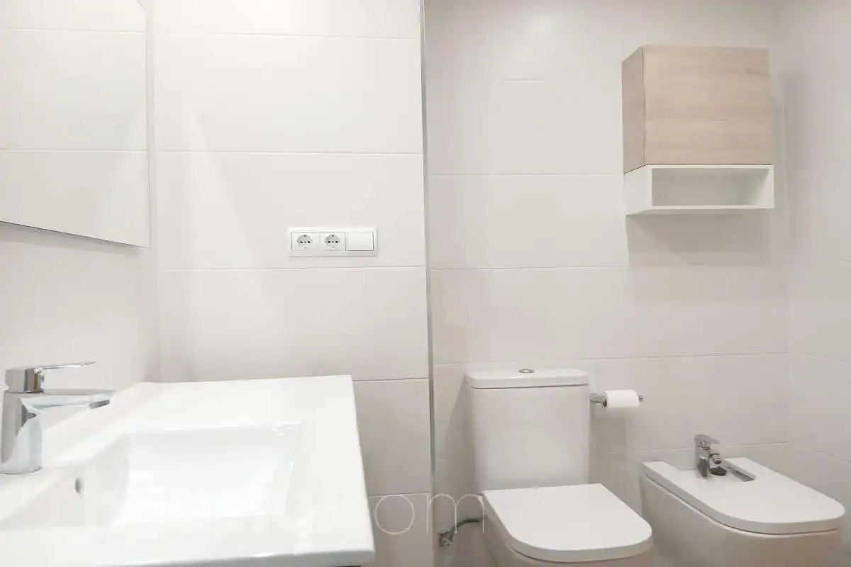 Bathroom of Flat for rent in L'Hospitalet de Llobregat  with Air Conditioner, Heating and Furnished