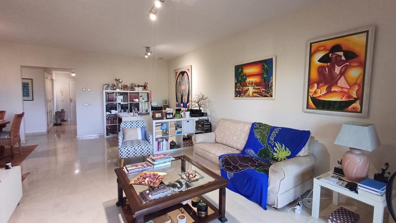 Sala d'estar de Apartament en venda en Marbella amb Aire condicionat, Terrassa i Traster