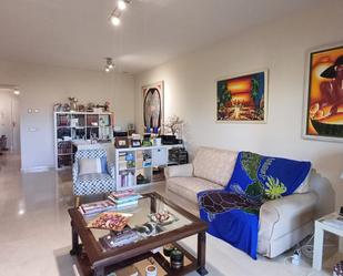 Sala d'estar de Apartament en venda en Marbella amb Aire condicionat i Terrassa