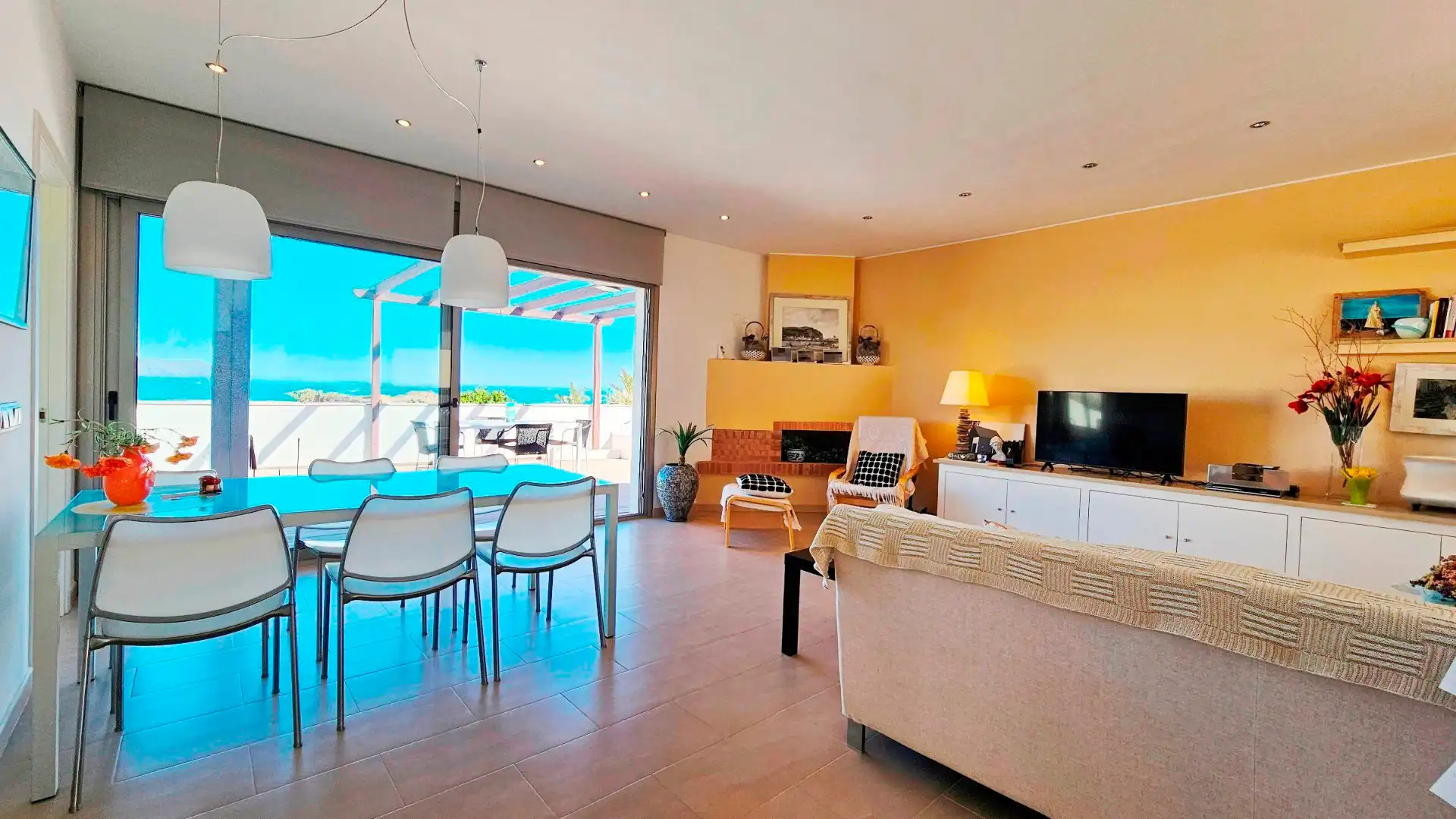 Sala de estar de Casa o chalet en venta en El Port de la Selva con Aire acondicionado, Calefacción y Jardín privado
