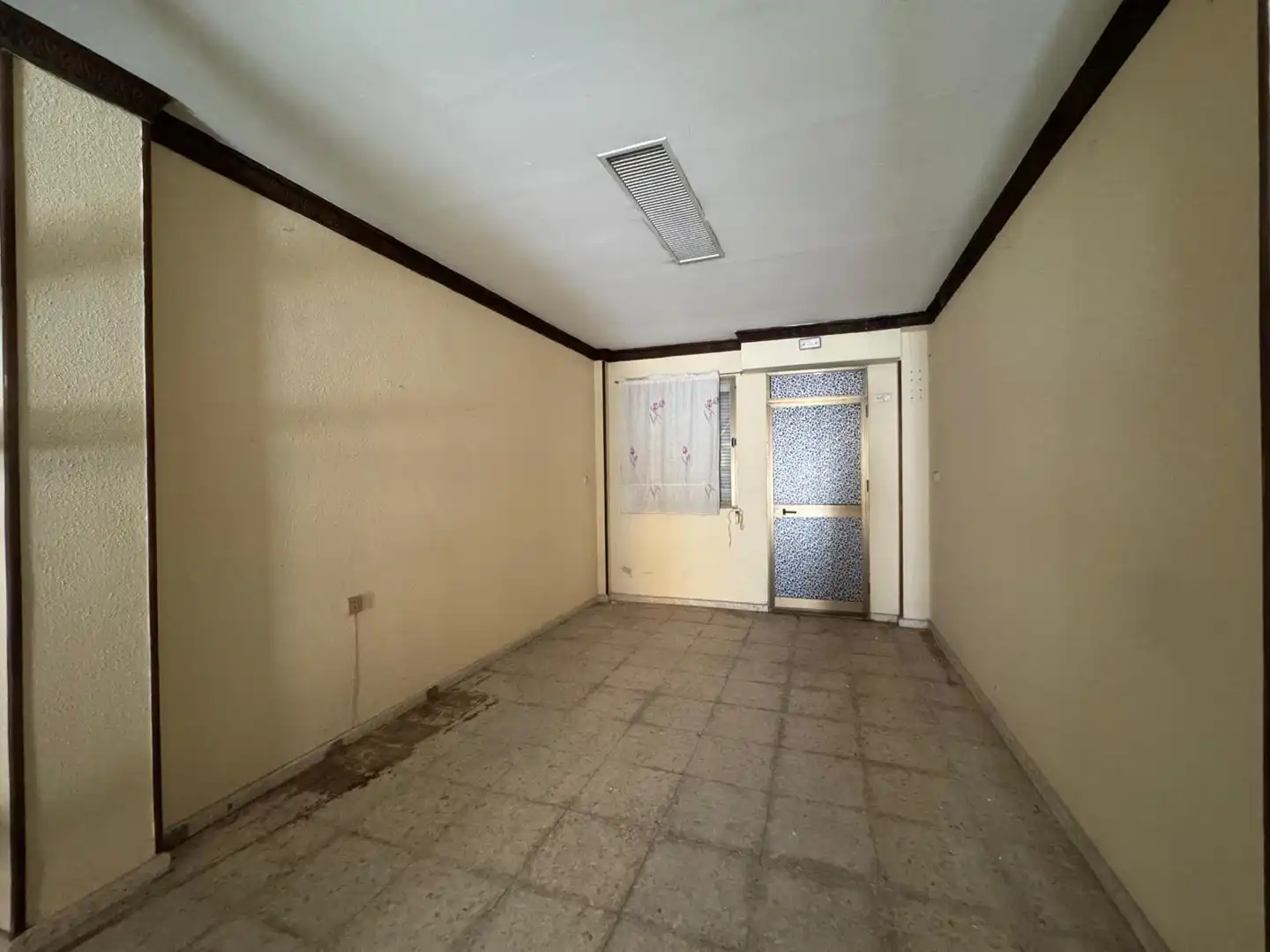 Local comercial en venta en Núcleo urbano, imagen 2