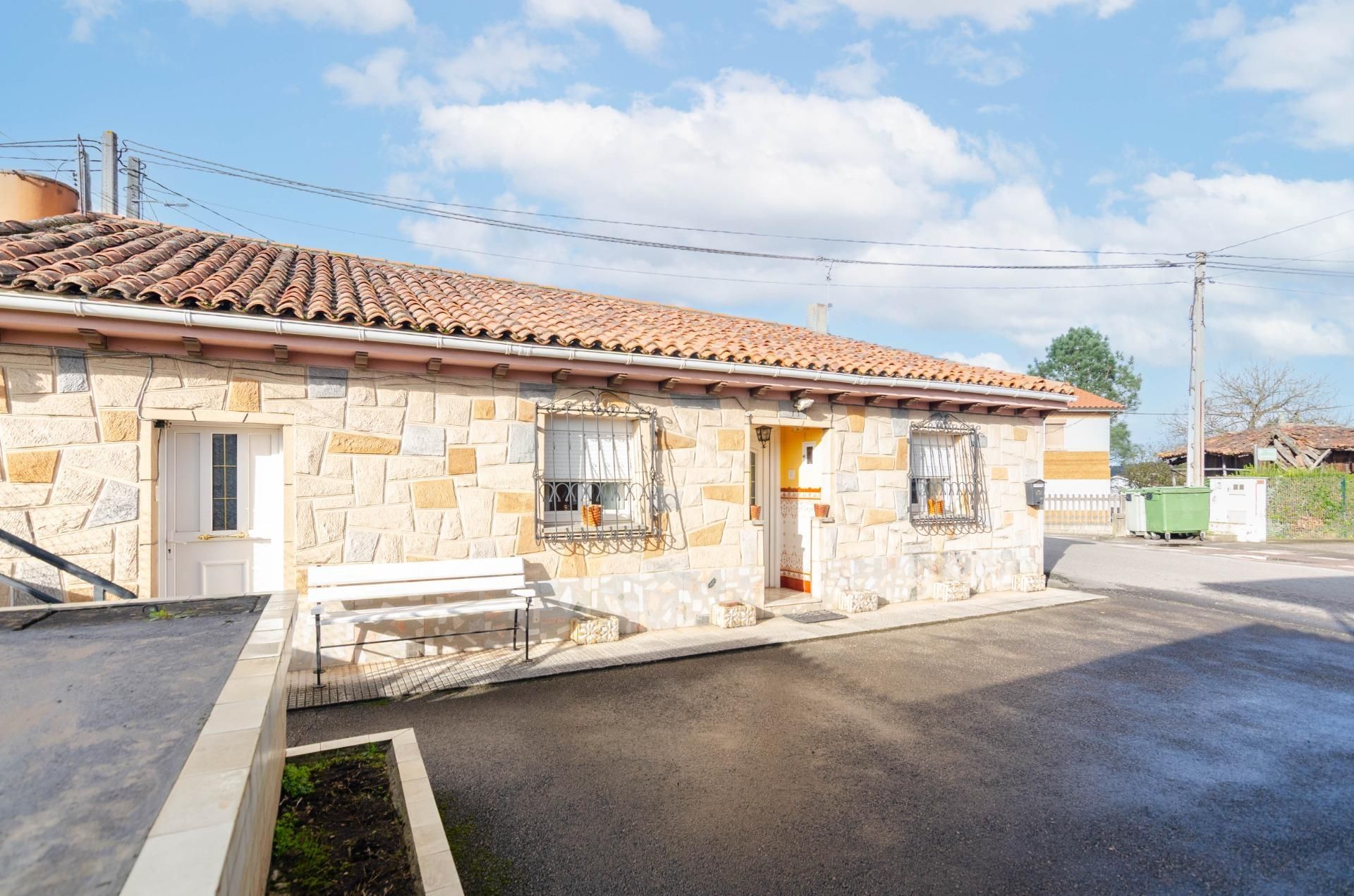 Vista exterior de Casa o xalet en venda en Siero amb Calefacció i Jardí privat
