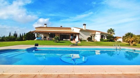CHALET CON TERRAZA, BARBACOA, JARDÍN Y PISCINA EN PURIAS  LORCA