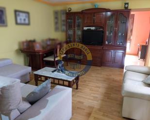 Sala d'estar de Casa o xalet en venda en León Capital  amb Terrassa