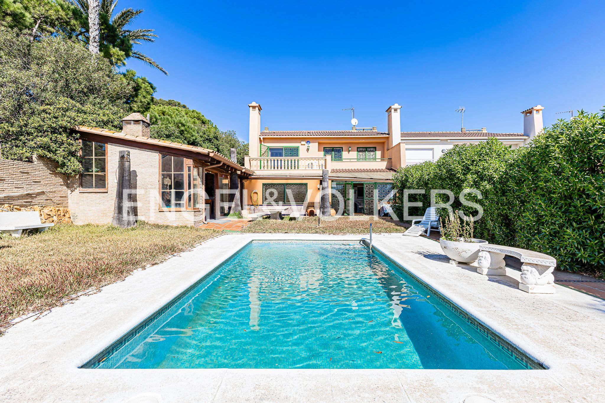 Vista exterior de Casa o xalet en venda en Roda de Berà amb Calefacció, Jardí privat i Terrassa