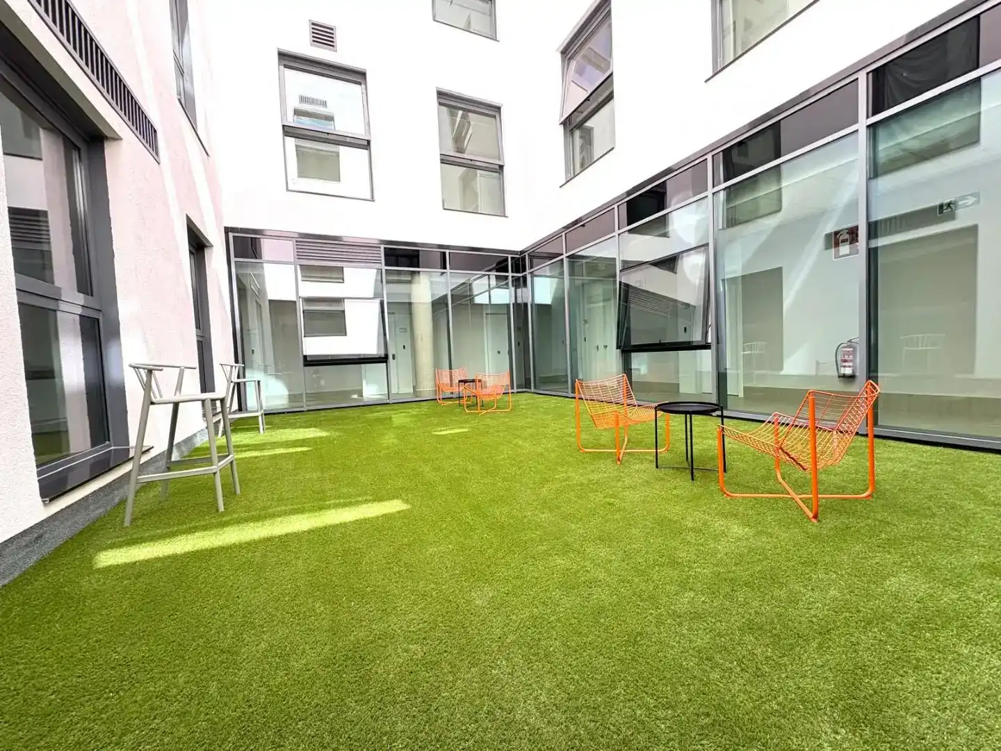 Terrasse von Loft zur Miete in La Moraleja mit Klimaanlage, Schwimmbad und Möbliert