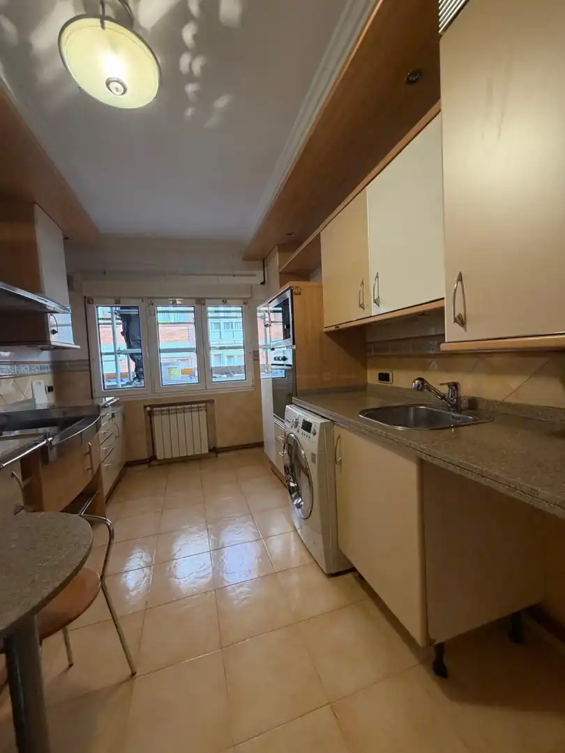Cocina de Piso de alquiler en Gijón  con Calefacción y Parquet