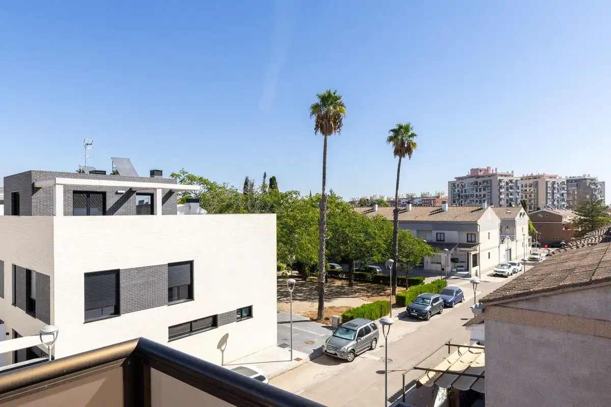 Vista exterior de Casa adosada en venta en Alaquàs con Aire acondicionado, Calefacción y Terraza