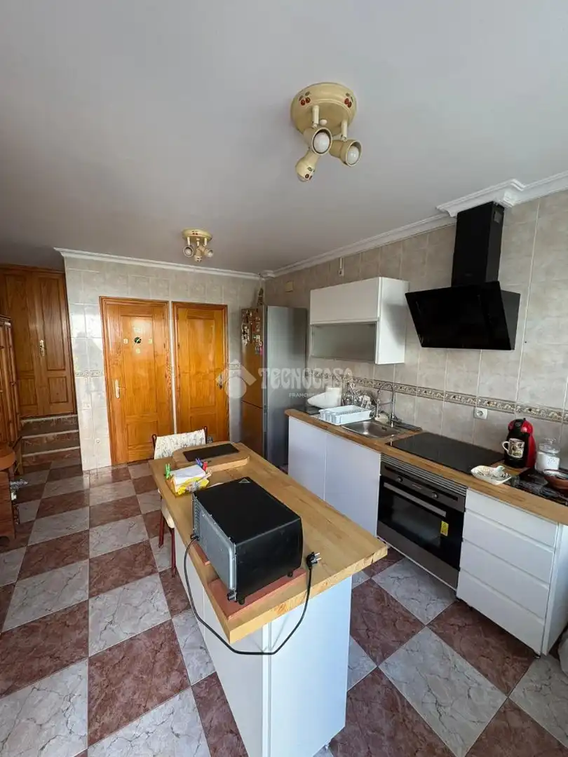Cocina de Casa adosada en venta en La Rinconada con Piscina y Amueblado