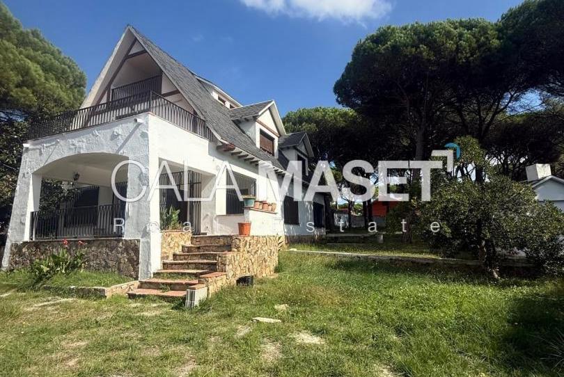 Foto 1 de Casa o xalet en venda a Canigó, 562, Centre, Girona