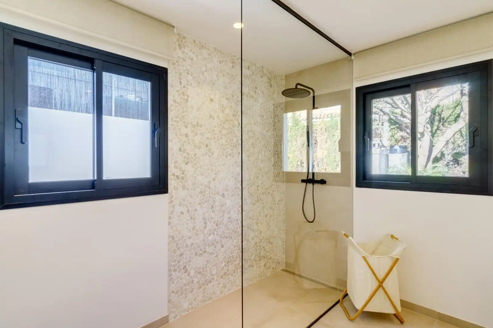 Baño de Casa o chalet en venta en Marbella con Aire acondicionado, Jardín privado y Terraza