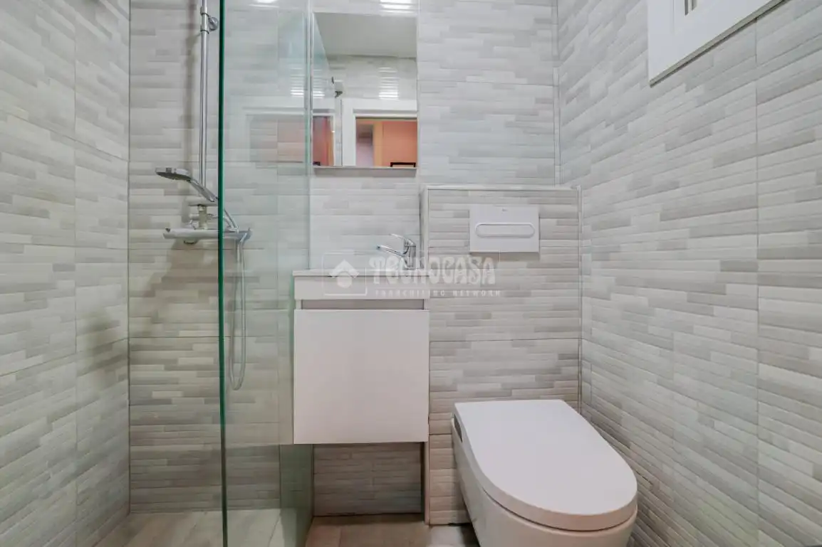 Baño de Piso en venta en Barcelona con Balcón