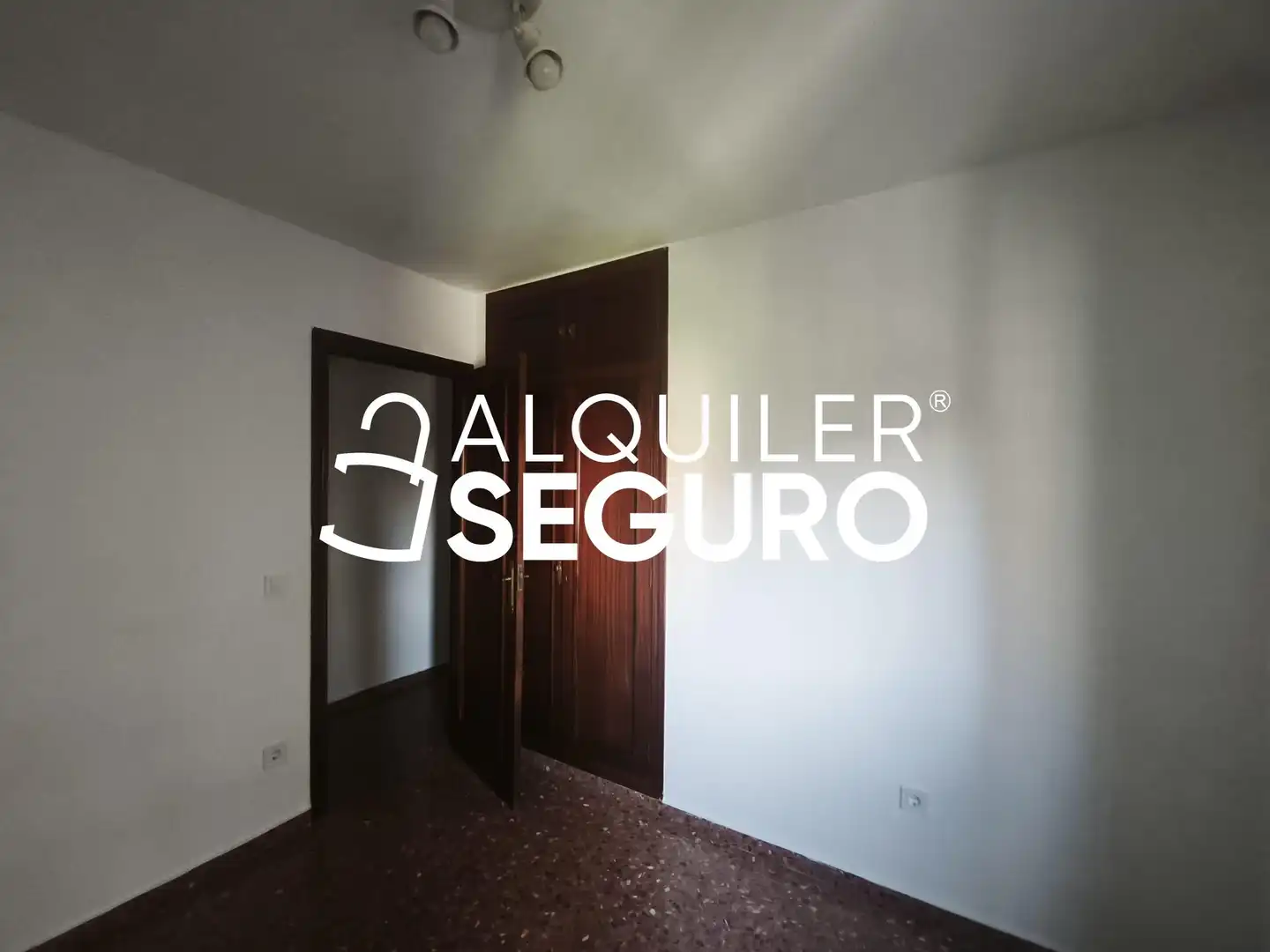 Bedroom of Flat for rent in Zaragoza  with Heating, Terrace and Storage room