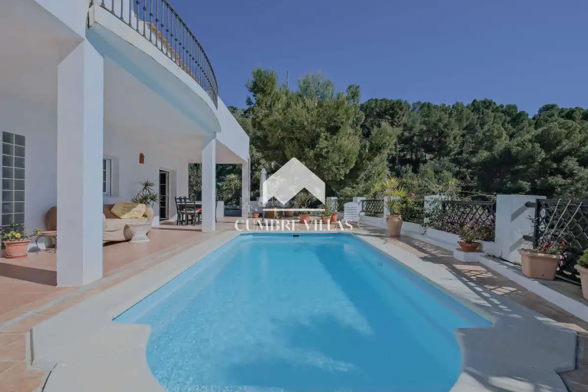 Vista exterior de Casa o xalet en venda en Almuñécar amb Calefacció, Jardí privat i Terrassa