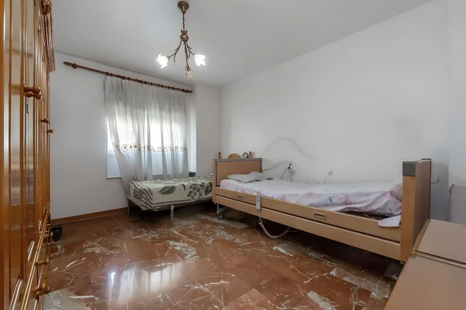 Bedroom of Flat for sale in Granada  with Air Conditioner, Terrace and Alarm