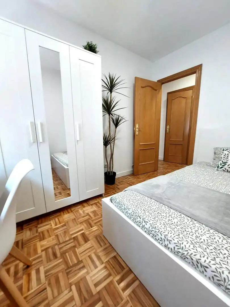 Bedroom of Flat for share in Getafe  with Heating, Washing machine and TV