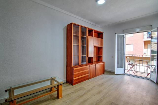 Piso en Venta en Carrer Capità Gaspar Ortiz en Reina Victoria - Miguel Hernández