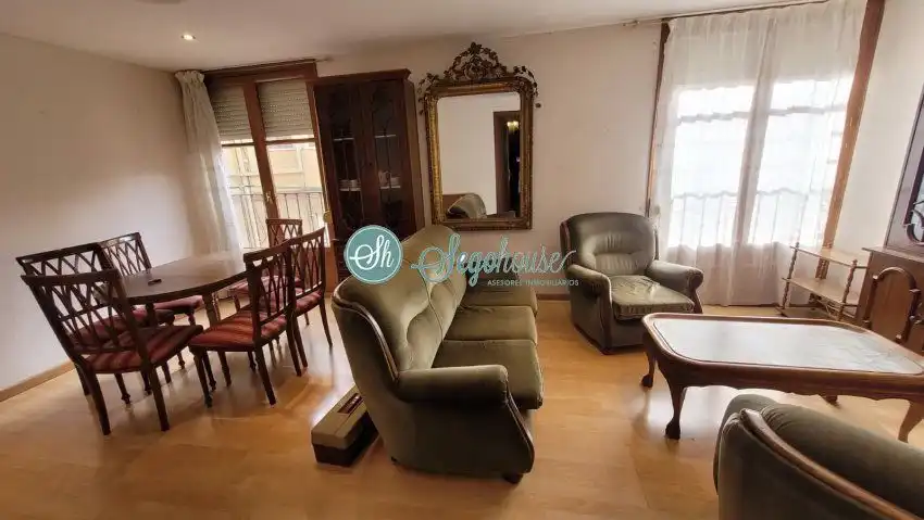 Sala de estar de Piso en venta en Segovia con Calefacción y Balcón