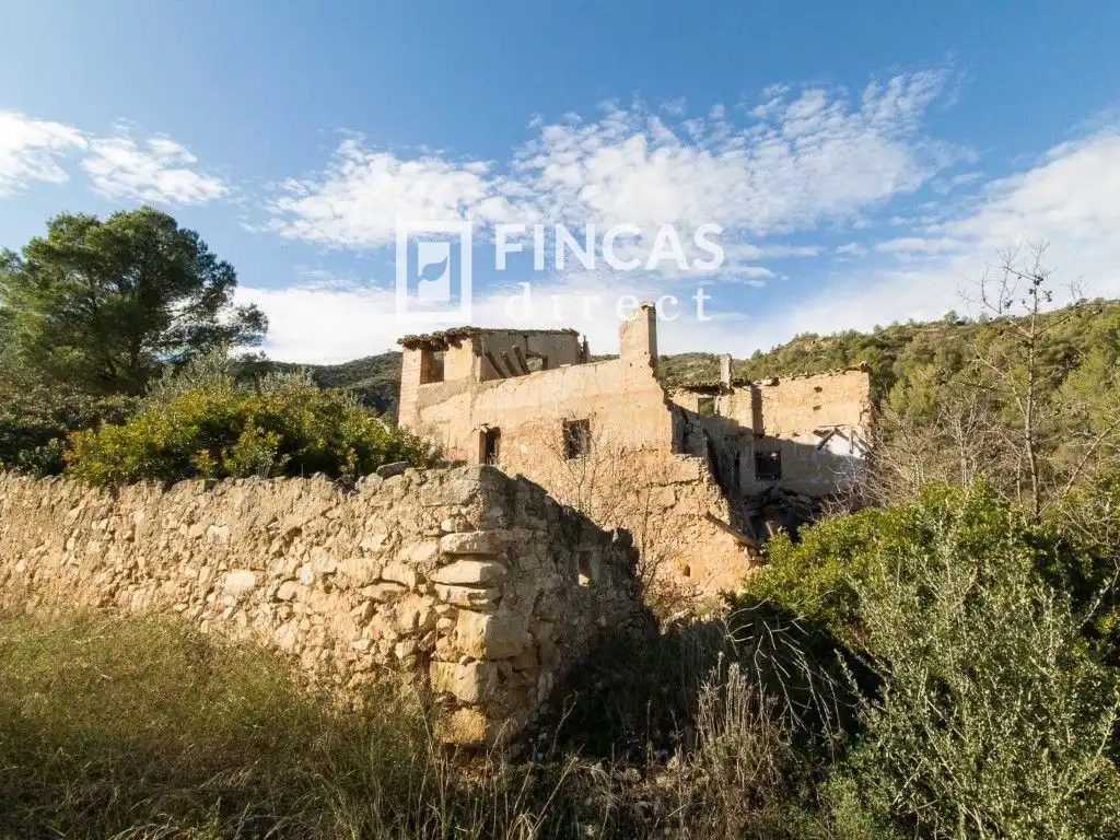 Finca rústica en venda en Benissanet