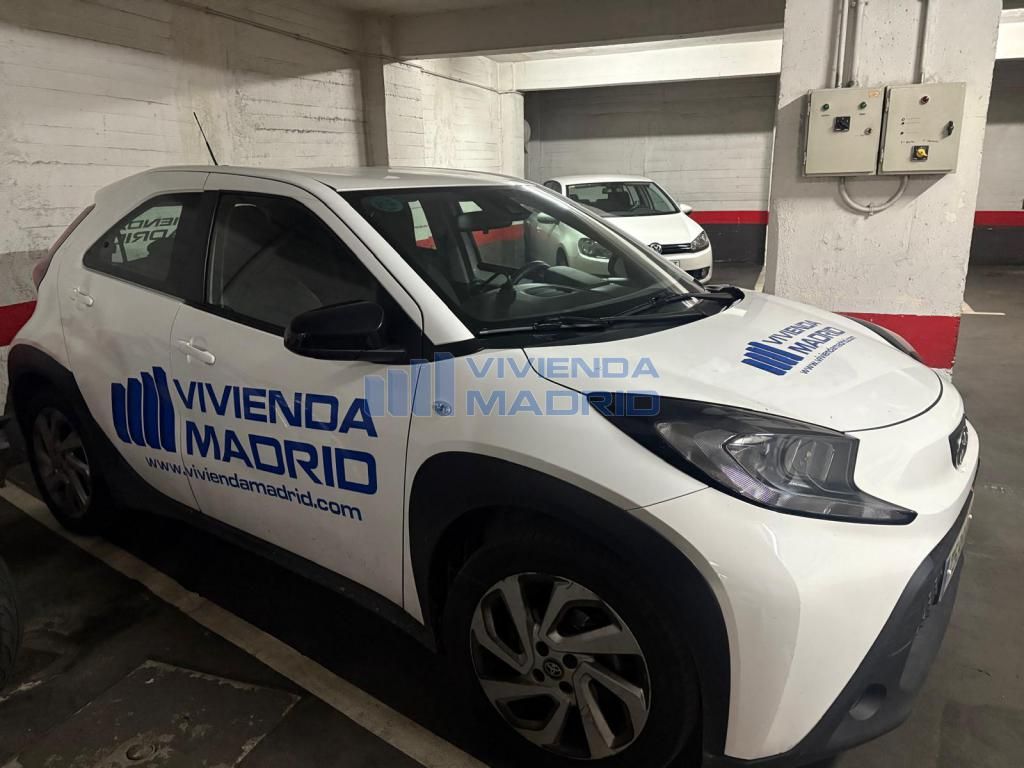 Garaje de alquiler en LOLA MEMBRIVES, Opañel, Carabanchel