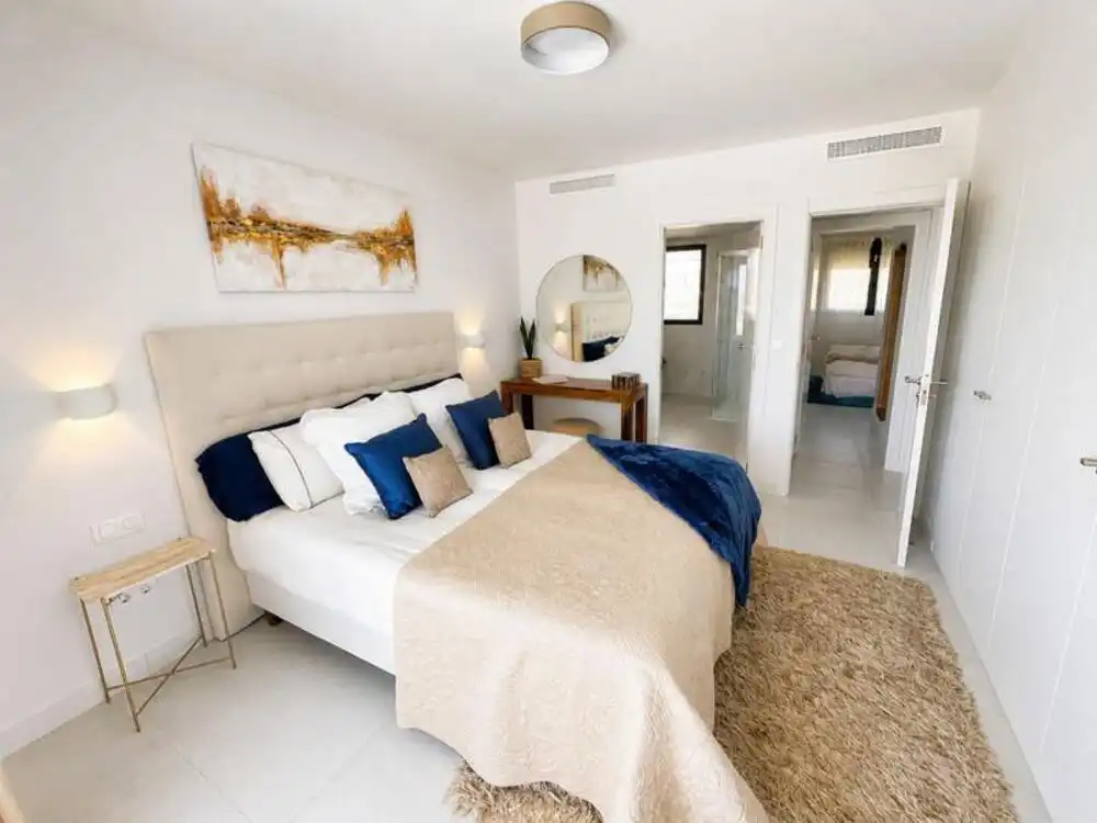 Dormitori de Apartament de lloguer en Estepona amb Aire condicionat, Terrassa i Traster