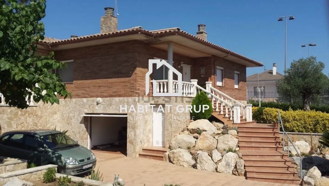 Exterior view of Single-family semi-detached for sale in Sils  with Air Conditioner, Heating and Terrace