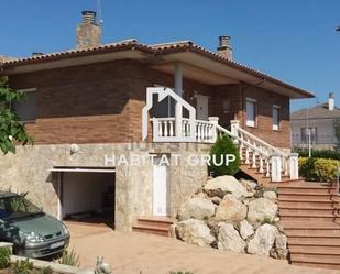 Vista exterior de Casa adosada en venda en Sils amb Aire condicionat, Calefacció i Terrassa