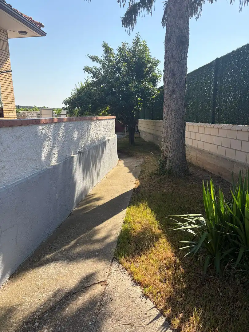 Vista exterior de Casa o xalet en venda en Marcilla amb Aire condicionat, Calefacció i Jardí privat