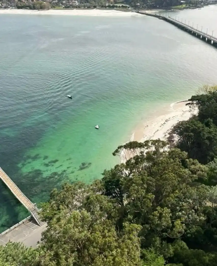 Vista exterior de Piso en venta en Vigo  con Calefacción, Jardín privado y Amueblado