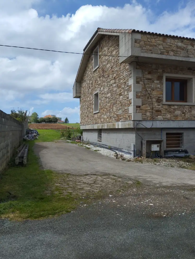 Vista exterior de Casa o xalet en venda en Coristanco amb Jardí privat, Terrassa i Balcó